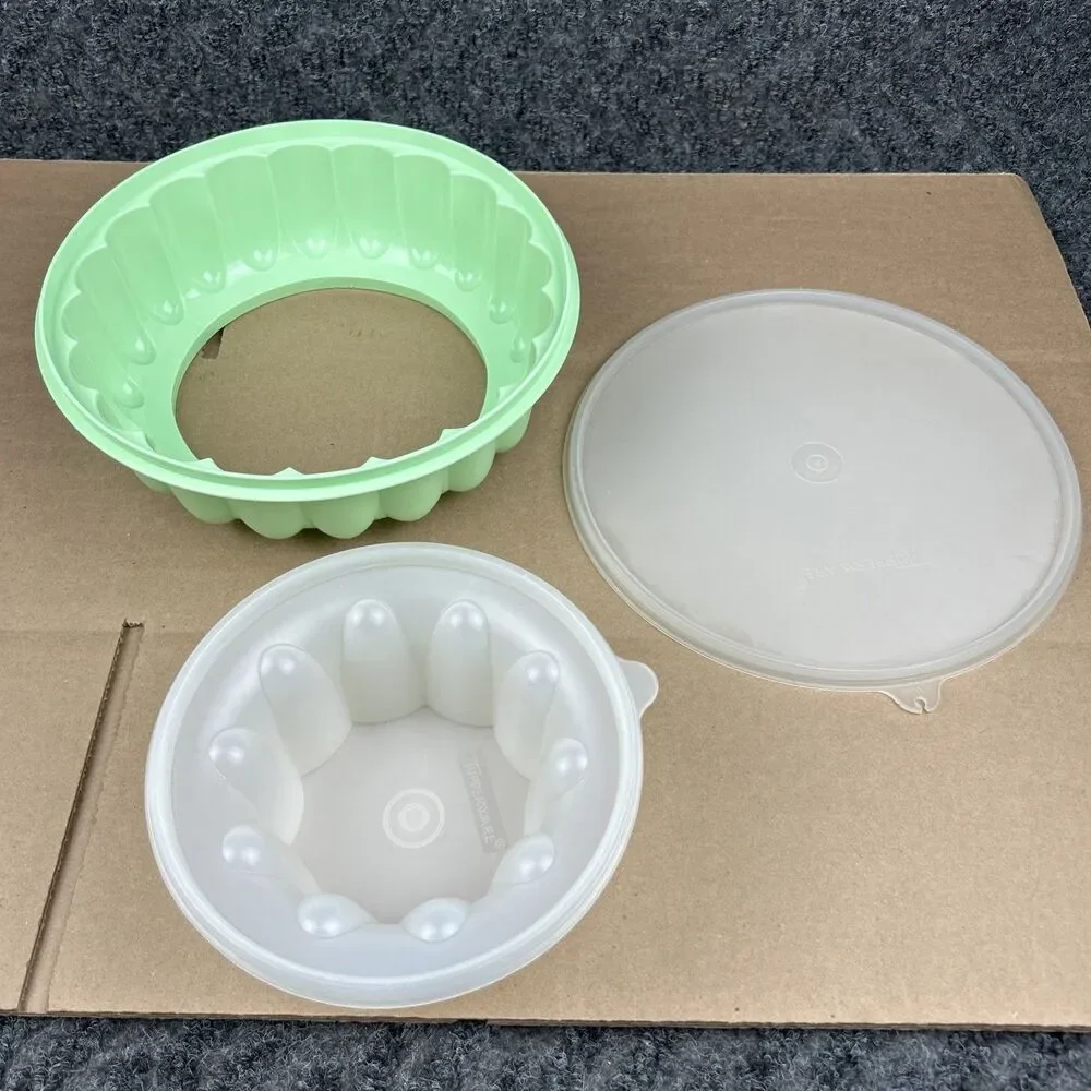 VINTAGE 3 PIECE TUPPERWARE JELLO MOLD ICE RING MINT GREEN.  1202, 1201, 1203